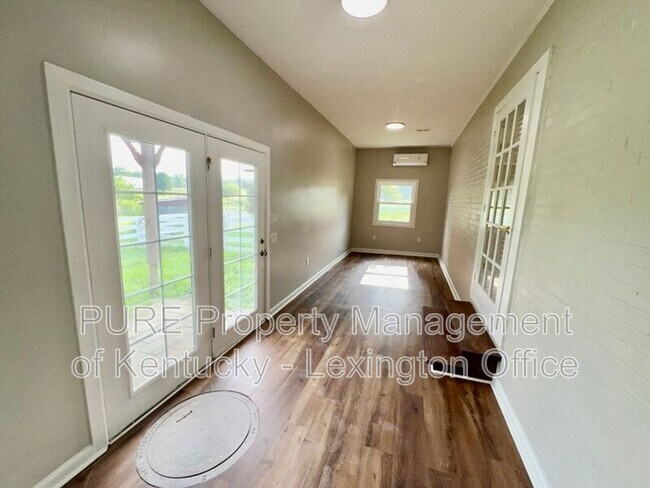 Building Photo - 3520 Combs Ferry Rd