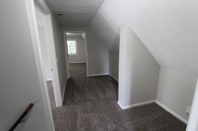 Building Photo - Large 5 Bedroom Home! Available Now.  Plen...