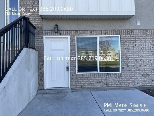 Building Photo - Move In Special! $300 First Months Rent!