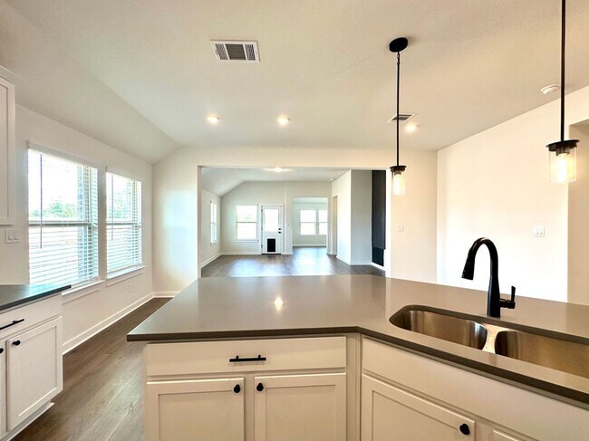 Building Photo - 336 Chaste Tree Dr