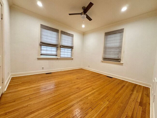 Building Photo - 5 Bedroom Home Between 12 South and Oak Hill