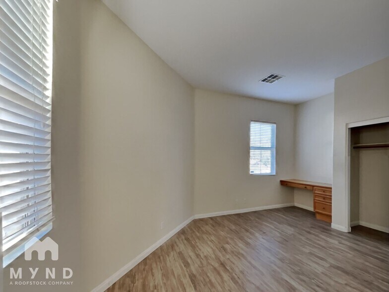 Building Photo - 6524 Greenlet Ave