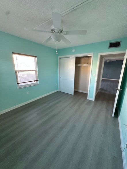 Building Photo - 1153 Rue des Rois