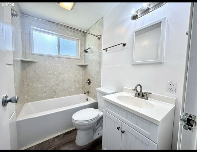 Building Photo - 337 Spruce Dr