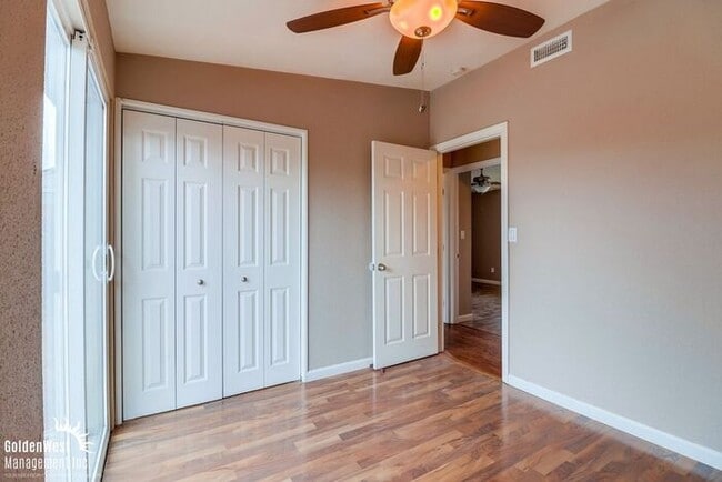 Building Photo - Stunning 3Bdm 2Ba Home with Sparkling Pool...