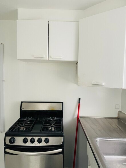 Kitchen - 7934 Forrest Ave