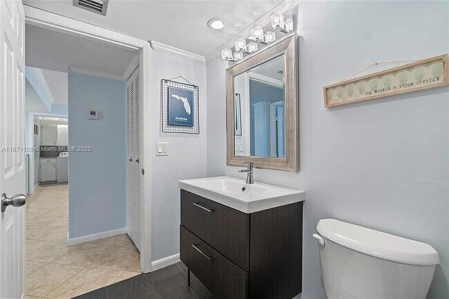 Building Photo - 1707 Whitehall Dr