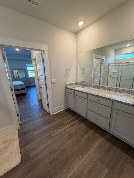 Building Photo - 5093 Roundhead Dr
