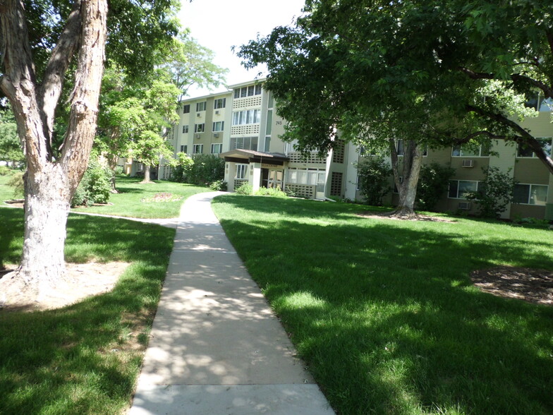 Front walk Way to Apartment - 745 S Alton Way