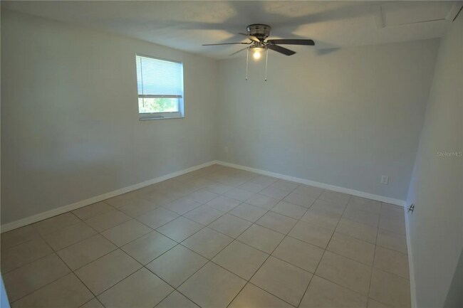 Building Photo - 403 Pinewood Ave