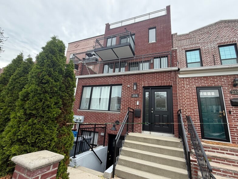 Building Photo - 2335 35th St