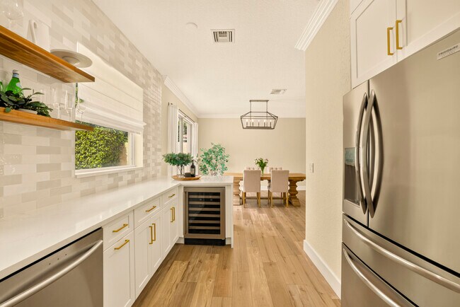 Building Photo - 7630 Topiary Ave