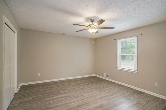 Building Photo - Lovely 3BR/2BA Duplex close to Downtown Covington!