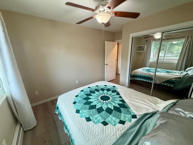 Building Photo - Charming 2BR Townhome w/ Attached Garage in Prime Lakewood Location!