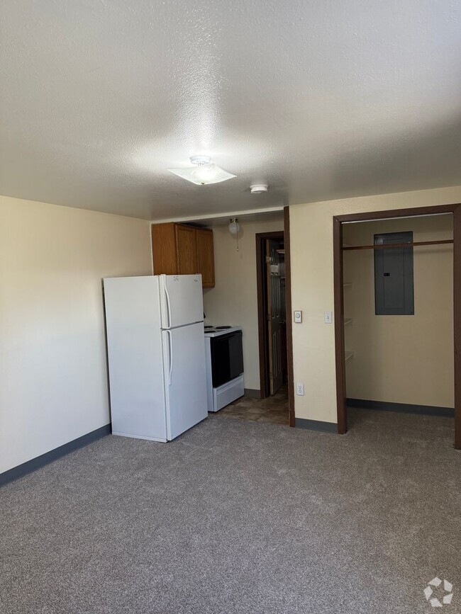 Building Photo - 744 Cook