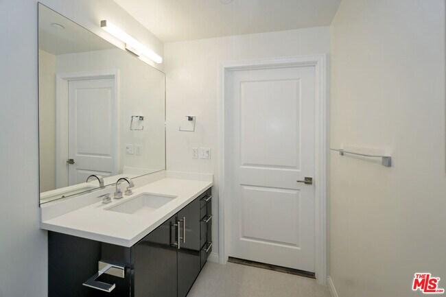 Building Photo - 6925 Knowlton Pl