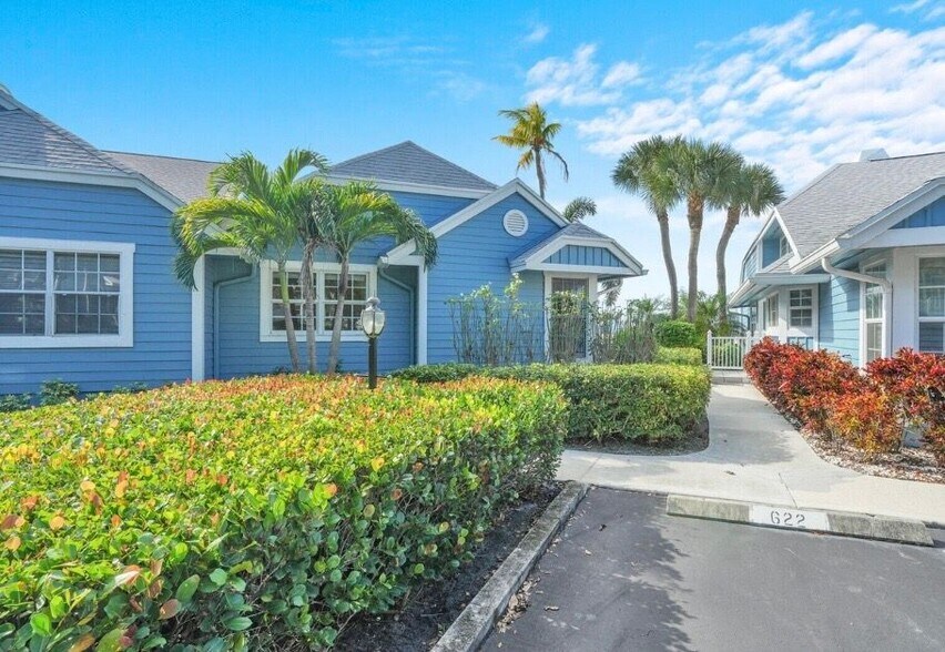 Building Photo - 622 Ocean Dunes Cir