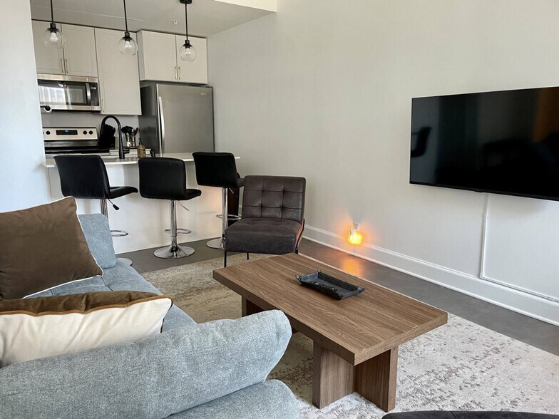 Building Photo - 758 N Broadway