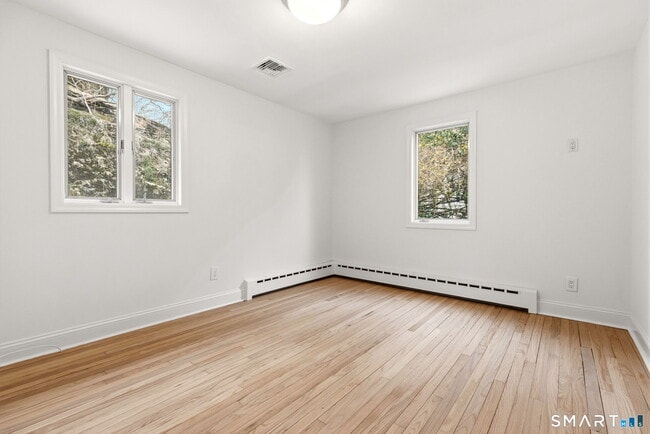 Building Photo - 100 Shorefront Park