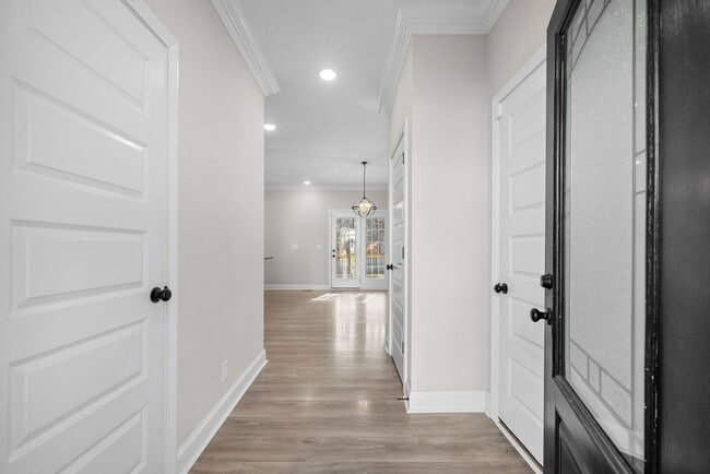 Building Photo - 3 Bedroom 2 1/2 Bath Dog Friendly Home For Rent!