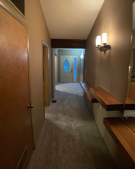 Hall way- front door - 5344 Hagewa Dr