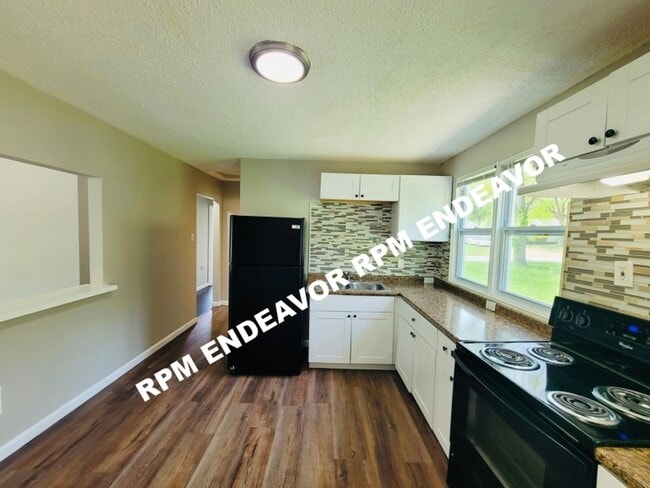 Building Photo - 3 Bed 1 Bath. Move in Ready!