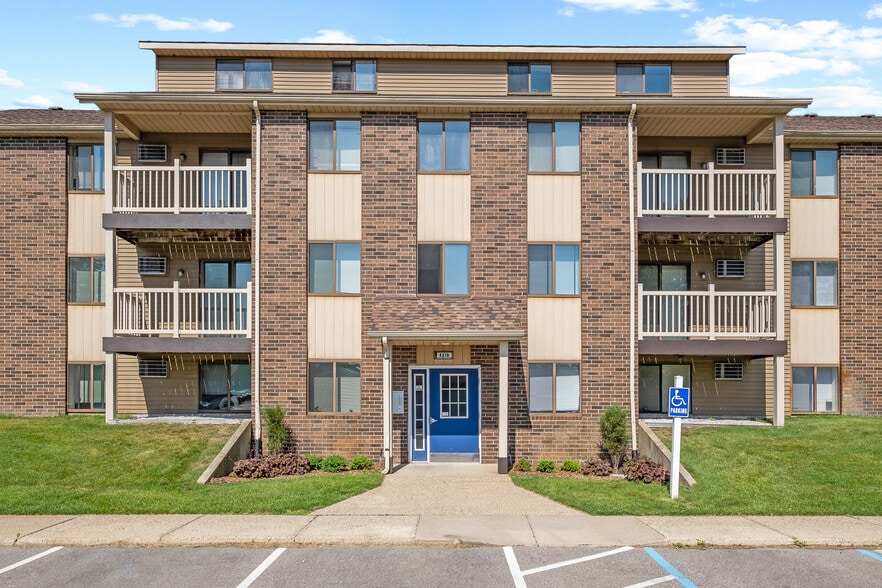 Primary Photo - Wimbledon Apartments