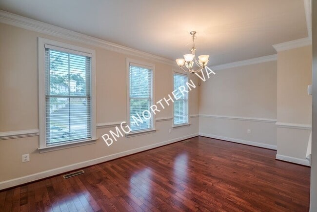 Building Photo - 3316 S Kemper Rd