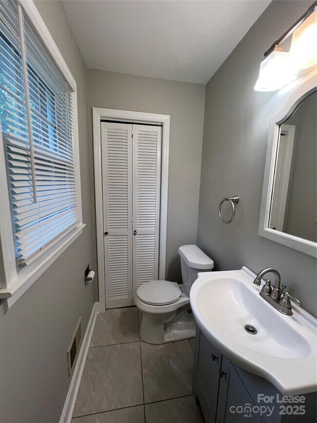 Building Photo - 5908 Amity Pl