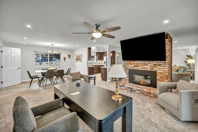 Building Photo - FULLY FURNISHED MOUNTAIN VIEW RETREAT with HOT TUB, RV PARKING & NO HOA
