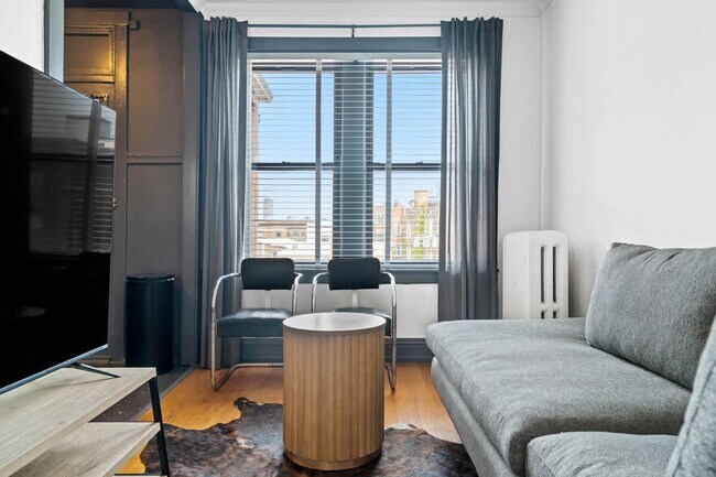 Building Photo - 3549 N Janssen Ave