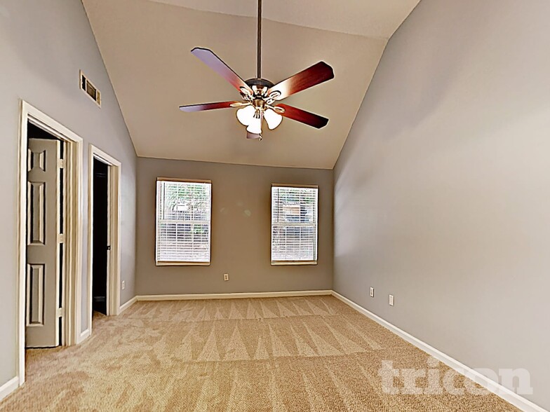 Building Photo - 416 Hillandale Park Dr