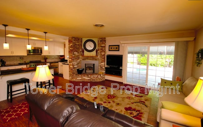 Building Photo - 5680 Reinhold St