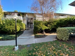 Building Photo - 1 Bed 1 Bath Condo In Walnut Creek *REMODE...