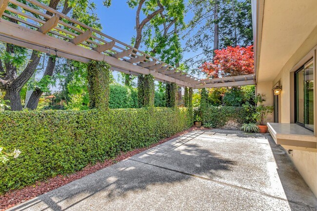 Building Photo - Spacious Willow Glen Home with Two Private Patios!