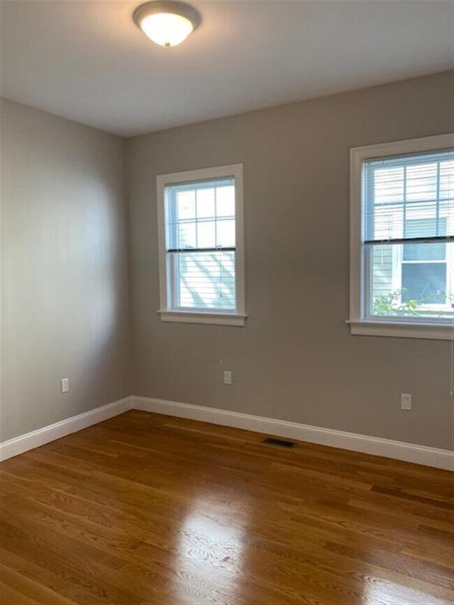 Building Photo - 7 Marney St