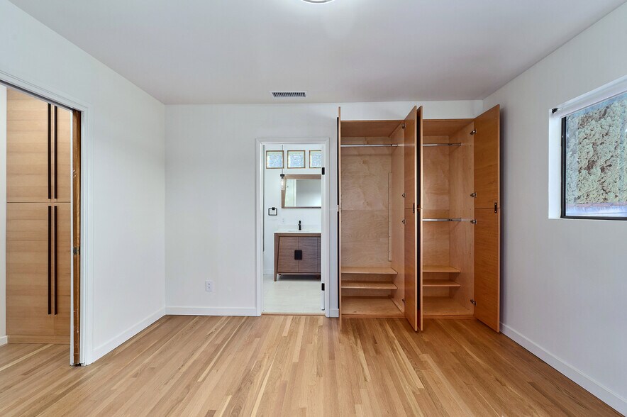 Primary Bedroom - 1938 Clinton St