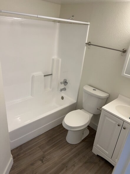 Building Photo - 45 N Phyllis