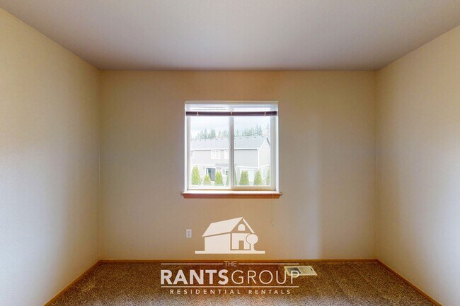 Building Photo - Great Location! Easy JBLM Commute!