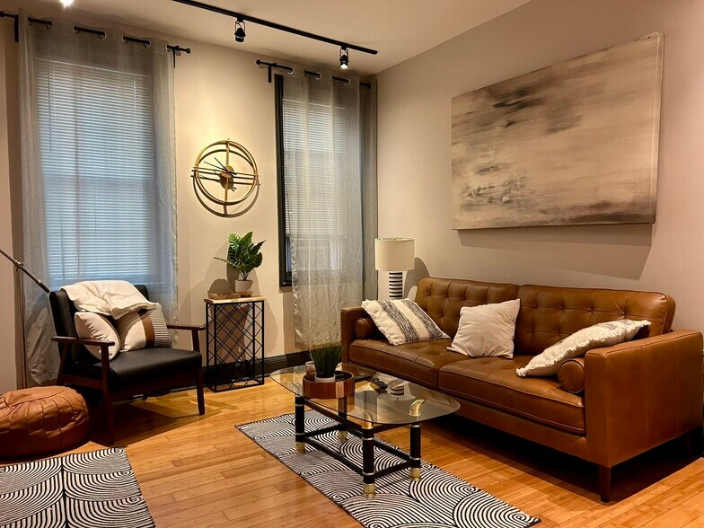 Building Photo - 225 E King St