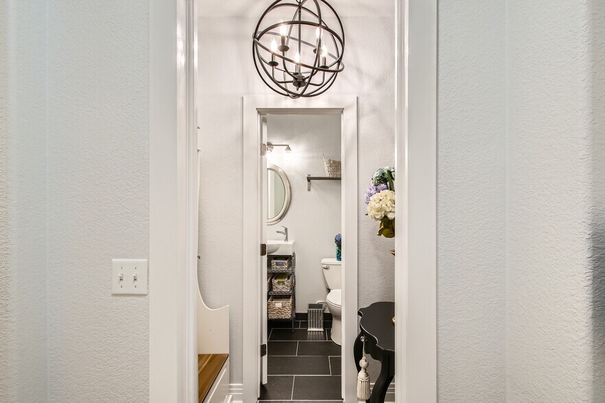 Foyer & Powder Room - 7349 Lowell Blvd