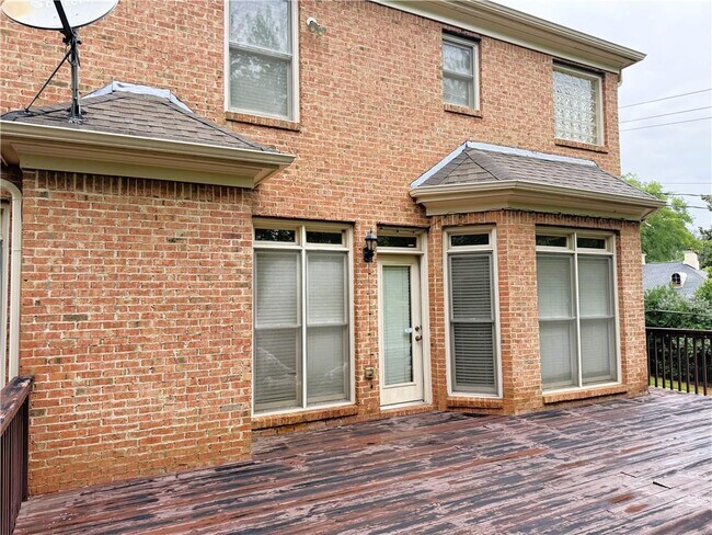 Building Photo - 907 Lenox Ct NE