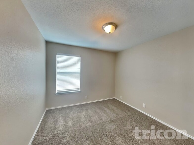 Building Photo - 7307 Circle Farm