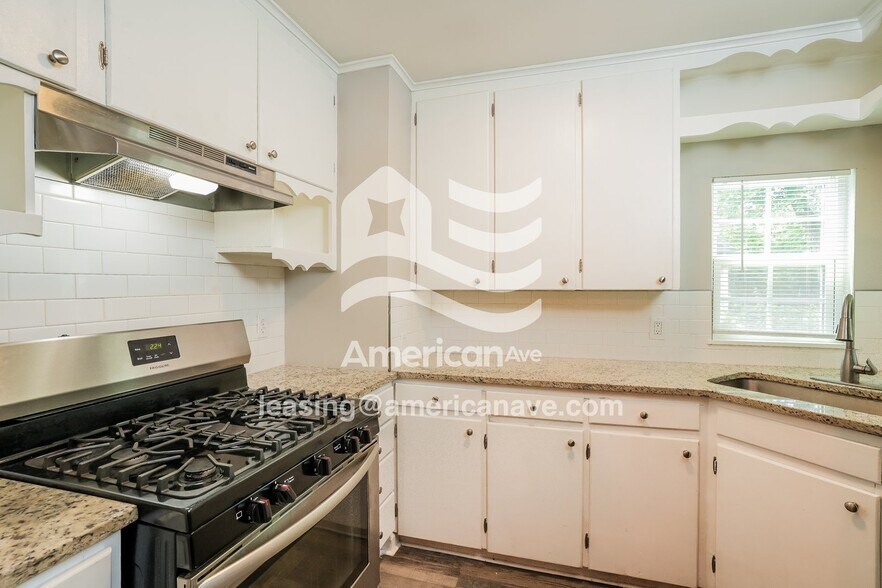 Building Photo - 4923 E Easton St