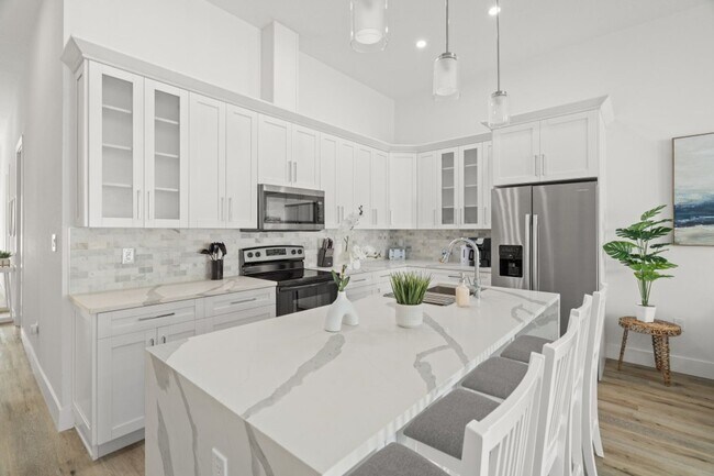 Building Photo - Gorgeous New Constriction House in Tampa - B