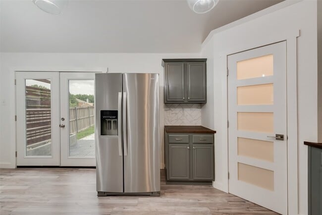 Building Photo - 9216 Newport Ln
