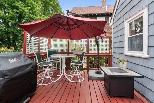 Building Photo - 45 Magoun St