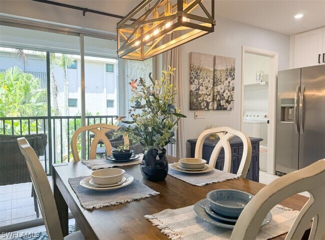 Building Photo - 788 Park Shore Dr