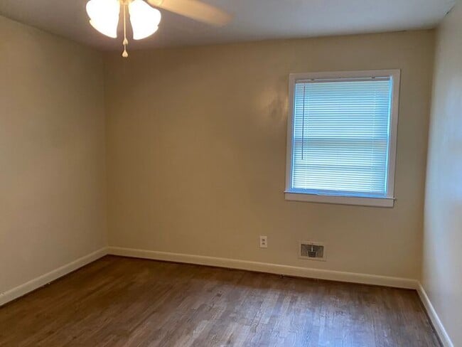 Building Photo - RENT SPECIAL! Large Brick home on UNCW bik...
