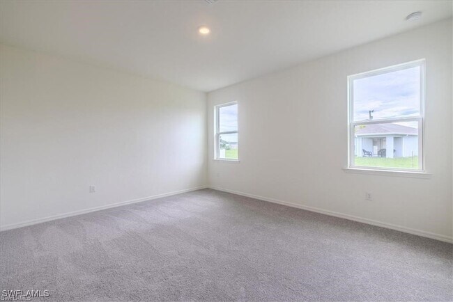Building Photo - 4208 NE 15th Pl